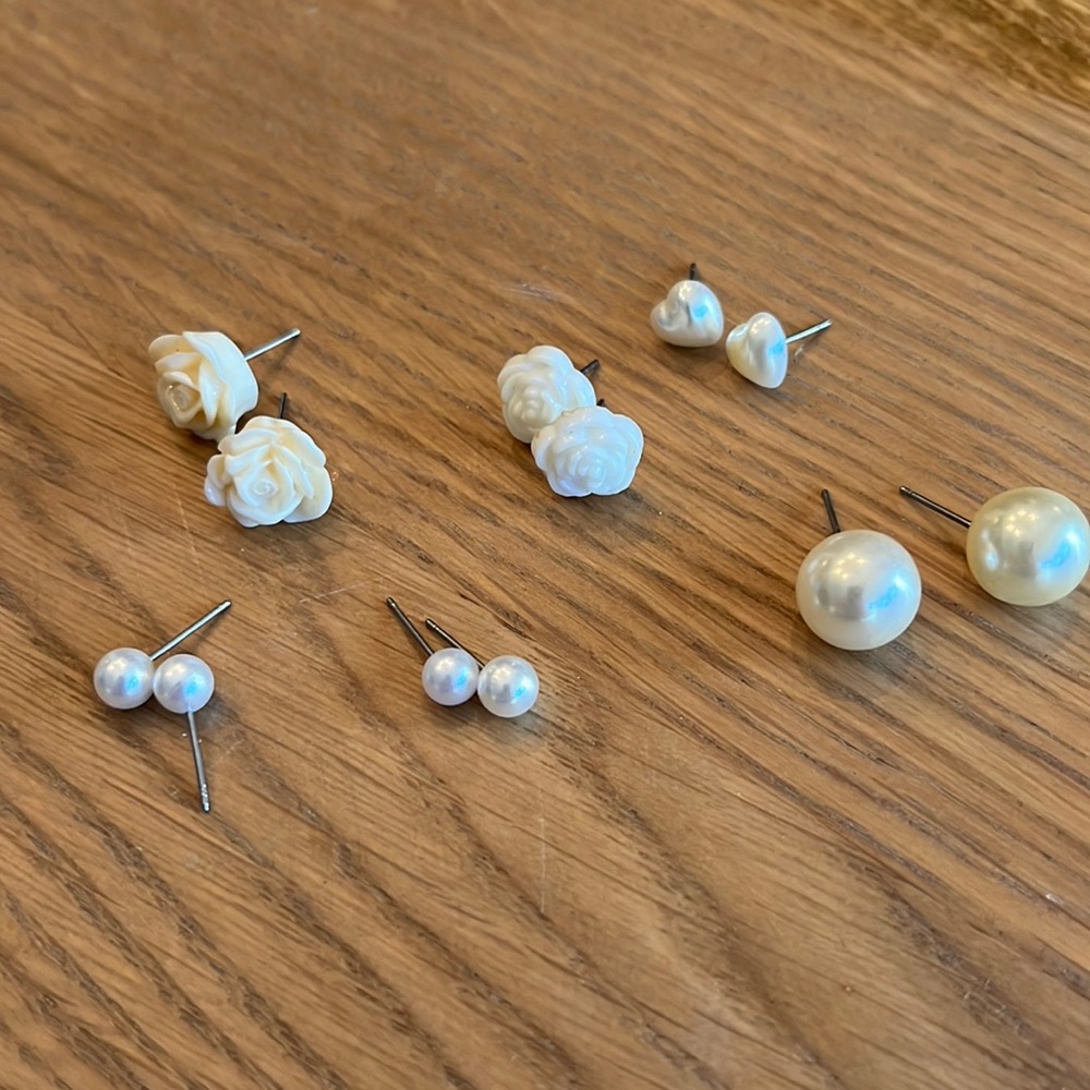 6 pair of statement stud CREAM earrings! Make a statement! Perfect condition!